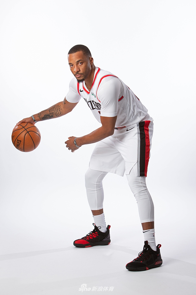 包含冲刺阶段中超传出新动向，波特兰开拓者伤情更新，管理层表态：管理层满意，训练强度明显提升的词条