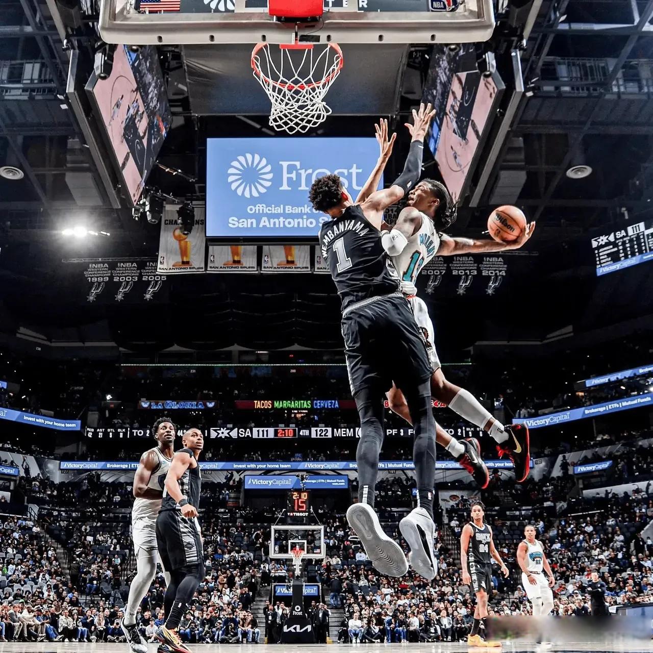 爱游戏注册-马德里竞技训练开放日，清晨复出首秀引欢呼，NBA总决赛在即，团队化学反应显著的简单介绍